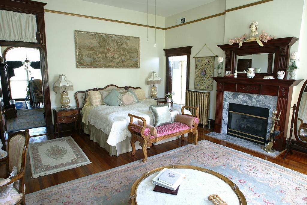 Beall Mansion An Elegant Bed & Breakfast Inn 奥尔顿 客房 照片